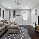 Luxury 3-Bedroom Oasis With Open Living Space & Designer Touches