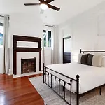 Spacious And Elegant Family Home In Mid-City