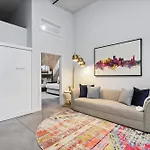 Exquisite Flat In Arts District