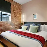 The Gisele - Luxury 4Br 3Ba For 8 - Pool & Streetcar Stop