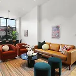 The Gisele - Beautiful 4Br 4Ba For 8 - Pool & Streetcar Stop