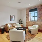 The Gisele - Luxury 4Br 3Ba For 8 - Pool & Streetcar Stop