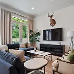 Relaxing Private Heated Pool Holiday home *