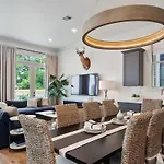 Relaxing Private Heated Pool Holiday home *