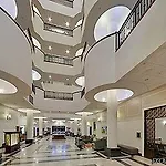 Wyndham Garden Baronne Plaza