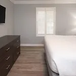 Frenchmen Private Wd Pool & Hot Tub Access Aparthotel