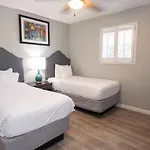 Frenchmen Private Wd Pool & Hot Tub Access Aparthotel