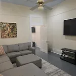 Apartment 2br Penthouse On Claiborne