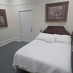 2br Penthouse On Claiborne