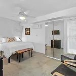 Holiday home The Moon Quonset Hut Vacation Heated & Chilled Pool