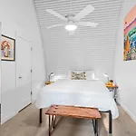 The Moon Quonset Hut Vacation Heated & Chilled Pool Holiday home