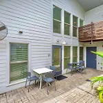 The Moon Quonset Hut Vacation Heated & Chilled Pool Holiday home *