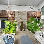 Moon 101 - Full Moon - 2br 2 5 Bath + Living Apartment New Orleans
