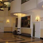 Hotel Wyndham Garden Baronne Plaza