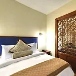 Wyndham Garden Baronne Plaza
