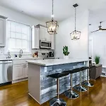 4br With Luxury Amenities Apartment *