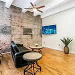Gorgeous - Walk To French Quarter Apartment