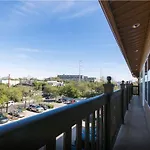 Spacious 3br Luxury Penthouse With Balcony Apartment New Orleans