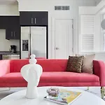 Deluxe Canal Street Suites By Sonder