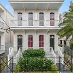 Fabulous With Views Apartment