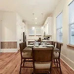 Fabulous With Views Apartment *