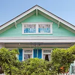 Modern Victorian House With Relaxing Courtyard - Near Fq