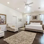 Spacious 3br Luxury Penthouse With Balcony Apartment New Orleans