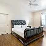 Inviting 3br Steps From St Charles Ave *