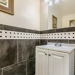 Apartment Inviting 3br Steps From St Charles Ave
