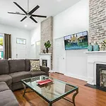 Cozy And Charming House With Luxury Amenities