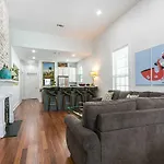 Cozy And Charming House With Luxury Amenities