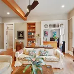 Maison Perrier Bed & Breakfast 4*