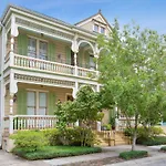 Maison Perrier Bed & Breakfast 4*