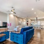 Stunning With Modern & Open Layout New Orleans