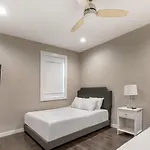 Stunning With Modern & Open Layout Holiday home *