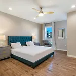 Stunning With Modern & Open Layout