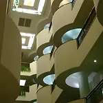 Wyndham Garden Baronne Plaza Hotel 3*