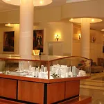 Wyndham Garden Baronne Plaza Hotel New Orleans