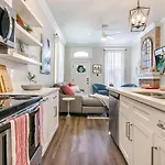 St Charles Ave Living Near Hot Spots And Restaurants