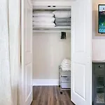 St Charles Ave Living Near Hot Spots And Restaurants