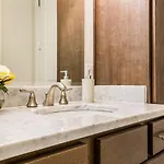 1 And 2 Bedroom Private Steps Away From French Quarter 5*