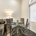 1 And 2 Bedroom Private Steps Away From French Quarter Aparthotel New Orleans