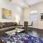 1 And 2 Bedroom Private Steps Away From French Quarter Aparthotel