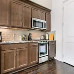 1 And 2 Bedroom Private Steps Away From French Quarter 5*