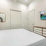 1 And 2 Bedroom Private Steps Away From French Quarter Aparthotel 5*