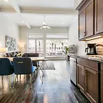 1 And 2 Bedroom Private Steps Away From French Quarter Aparthotel New Orleans