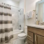 1 And 2 Bedroom Private Steps Away From French Quarter