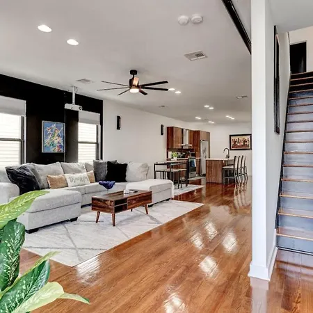 Onyx Apartment *