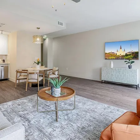 Modern 1br In California Building