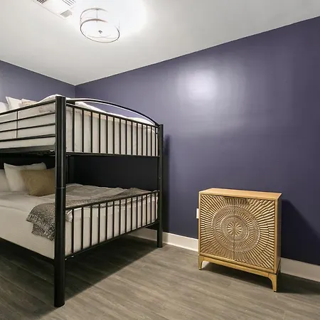 Mardi Gras Condos-nola's 4br Elegance Apartment New Orleans